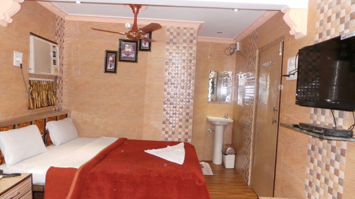 Hotel Shadab Palace Mumbai Bagian luar foto